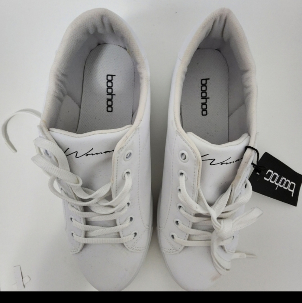BooHoo White Women's Sneakers Shoes 👟 size US 9 EUR 7 NWT
